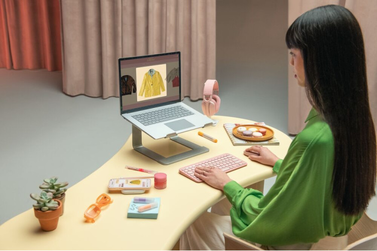 Яскраві пристрої для продуктивного літа: навушники Zone 300, колекція Pebble 2 Combo, камера Brio 300 від Logitech